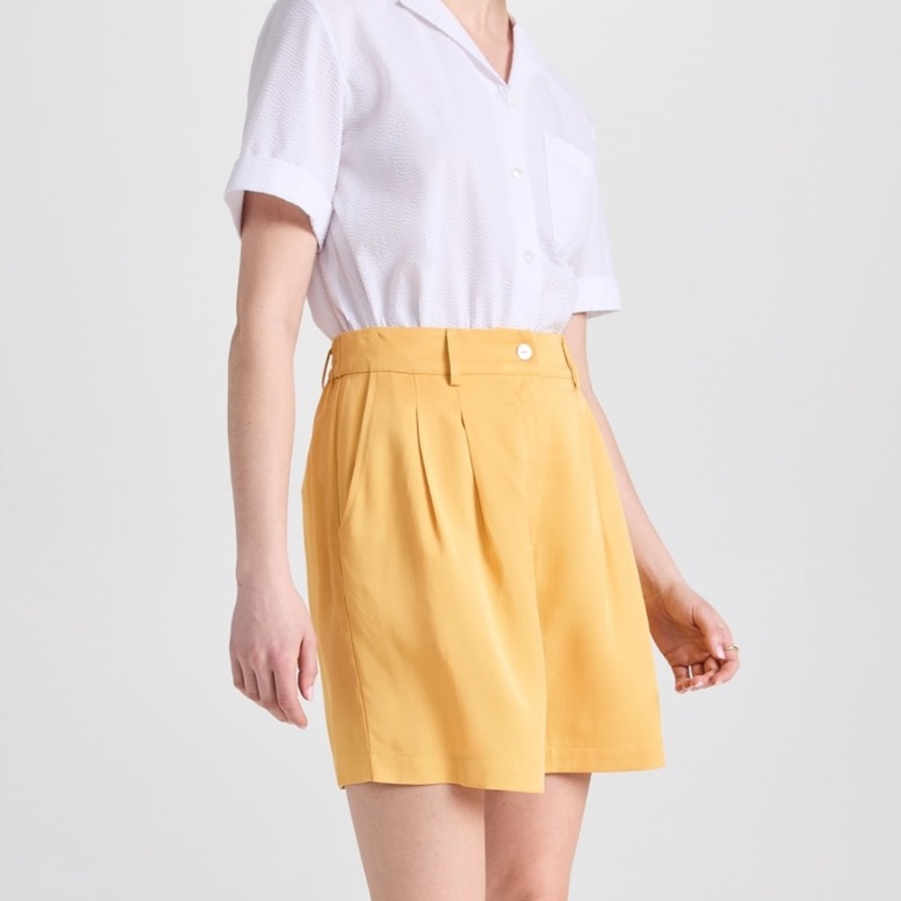 Donni. | Twill Pleated Shorts - Yellow Small